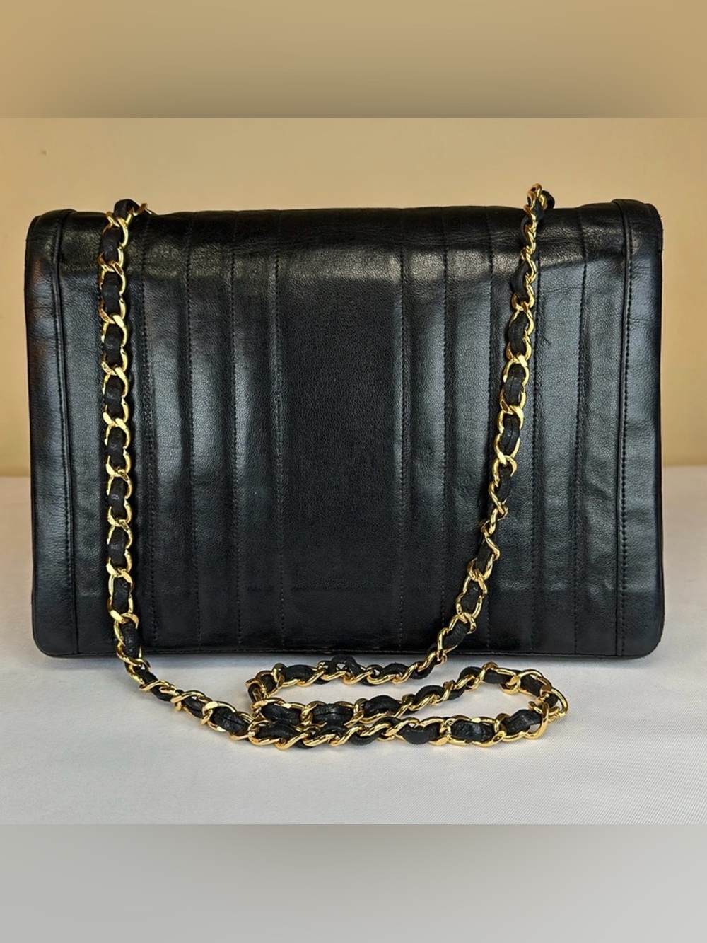 CHANEL Rare Early‑80s Chevron Lambskin Turnlock Envelope Bag 24K Gold‑Plated - Picture 4 of 16